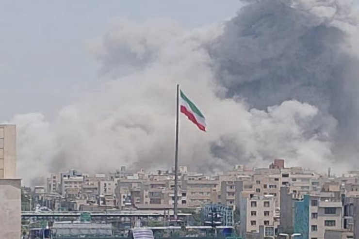 Tehran 50 dəqiqə  bombalandı, işıqlar söndü - VİDEO 