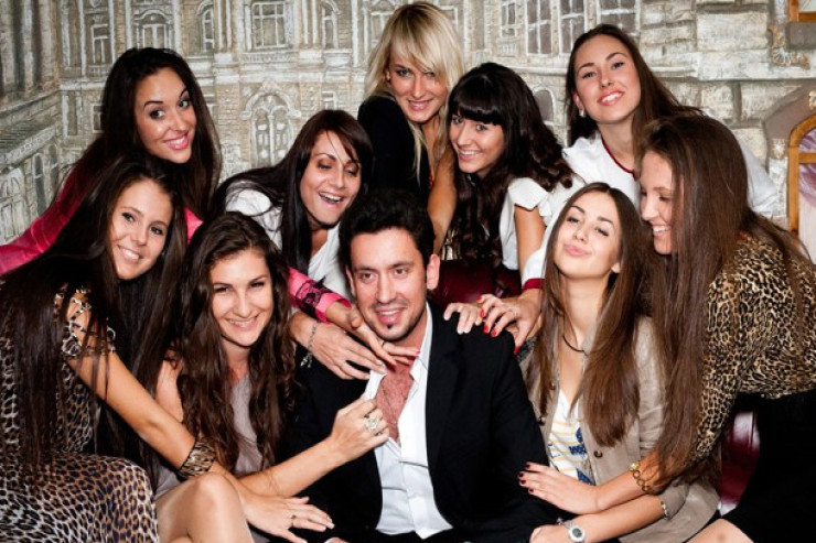 Azərbaycanda hər 1000  kişiyə 1125   qadın düşür