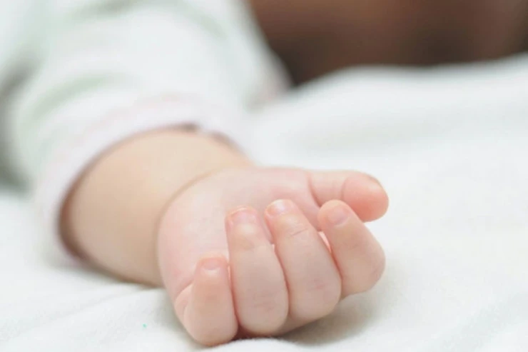 Çaydan yeni doğulmuş körpə meyiti  tapıldı