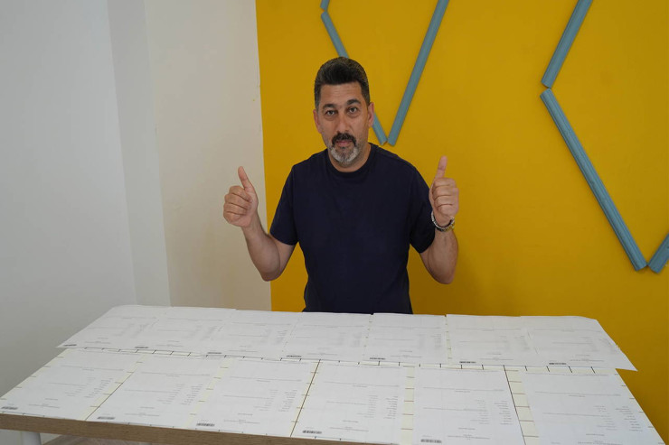 48 yaşı var, 13 universitet  bitirib: Dünya rekordu uğrunda mübarizə aparır