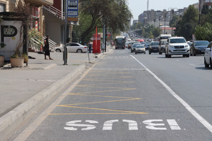 Daha 3 ünvanda avtobus zolaqlarında  mindirib-düşürmə yerləri yaradıldı
