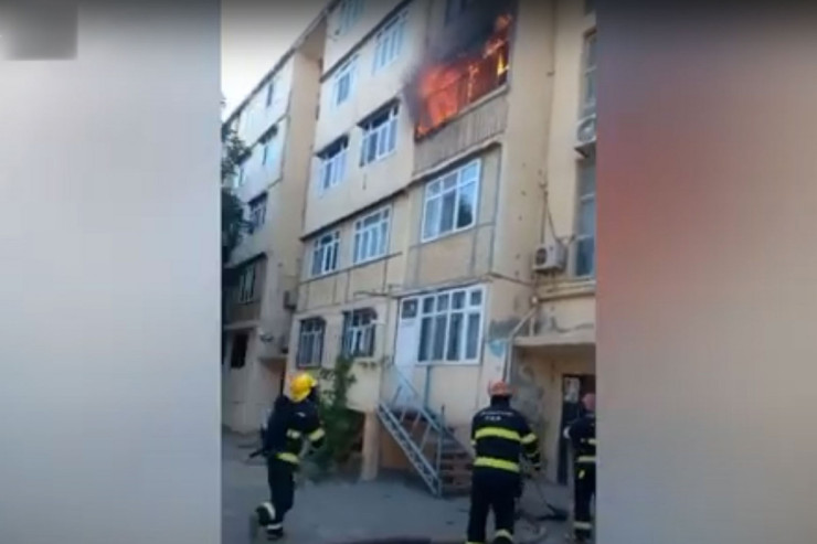 Sumqayıtda yaşayış binasında yanğın -VİDEO 