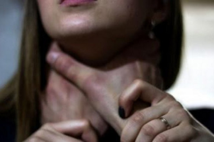 Dayı kasıbçılıqdan gileylənən  bacısı qızını boğub öldürdü - VİDEO 