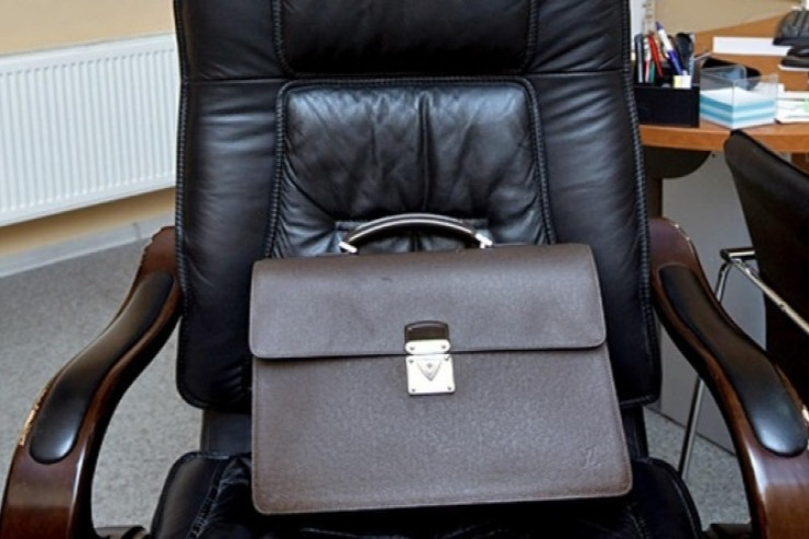 Azərbaycanda məmur işdə öldü 