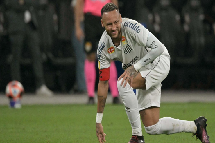 Neymar “Santos”da qalır 