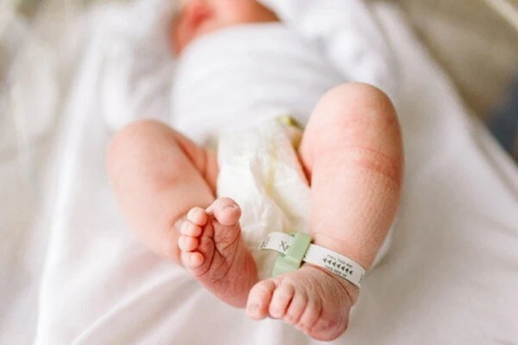 Ağladığı üçün 4 aylıq körpəni şkafda öldürdülər  - Ata-ana tutuldu