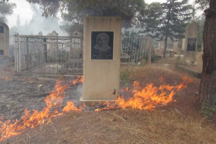Yasamalda qəbiristanlıqda yanğın 