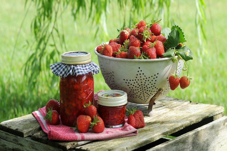 Qədim  çiyələk mürəbbəsi   RESEPTİ: qalın çıxır, amma elə dadlı  olur ki...