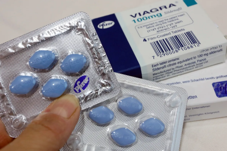 Məşhur teleaparıcı viaqra  qəbul etdi: Başına görün nə gəldi 