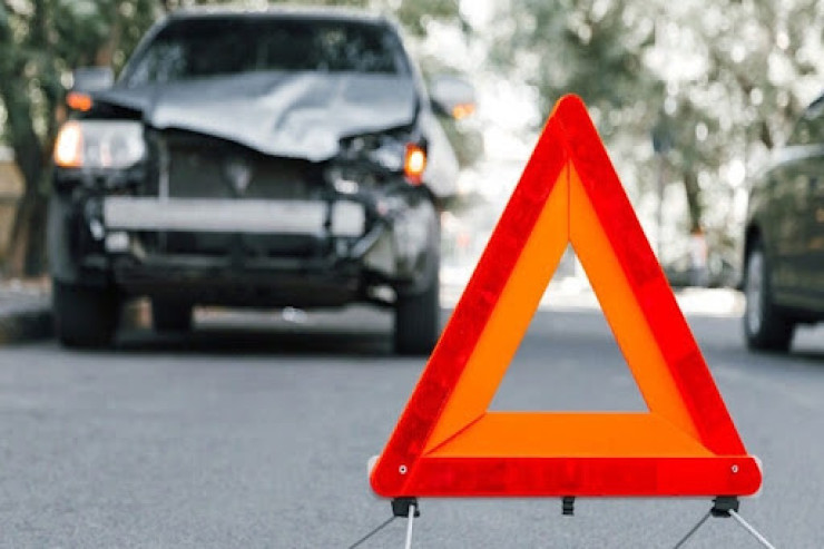 Bakıda "Mercedes" qəza törətdi, ölən və yaralanan var 