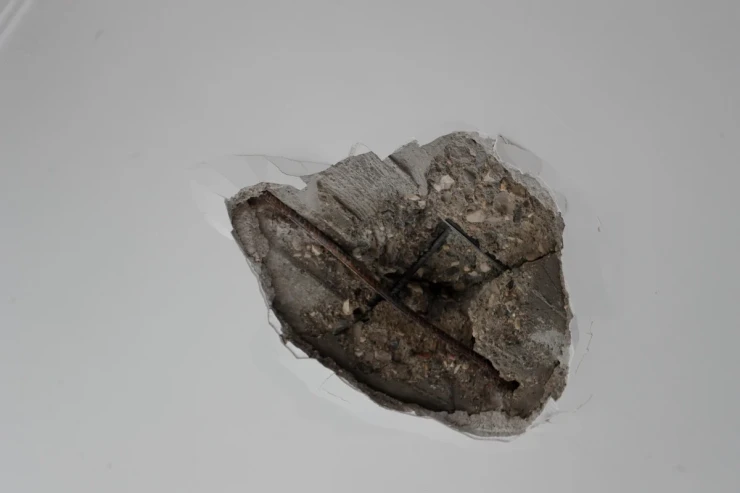 Yaşayış binasına ildırım düşdü  - Evin tavanı deşildi