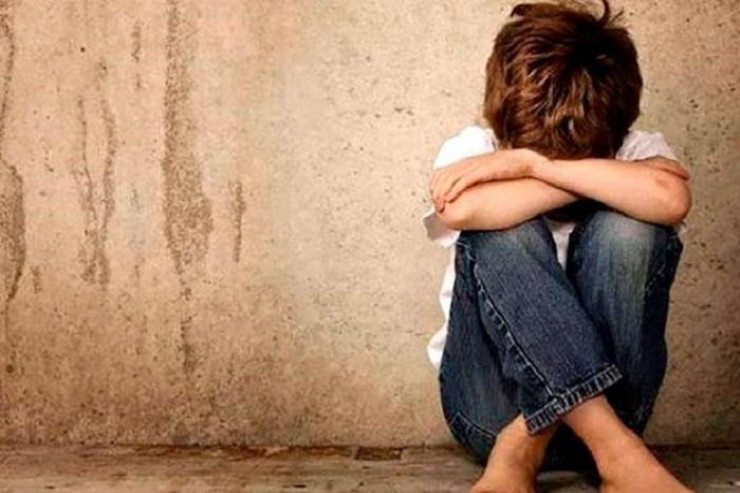 Azərbaycanlı ailə övladlığa götürdükləri uşaqlara işgəncə verdi 