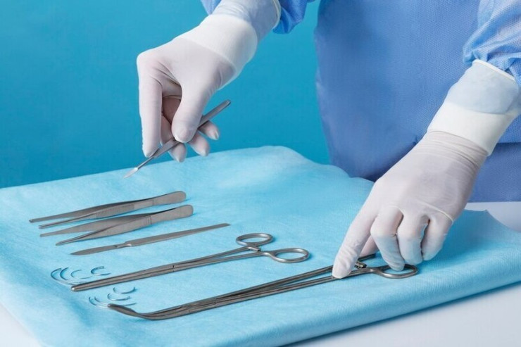 Saxta cərrah yüzə yaxın xəstəni şikəst etdi 