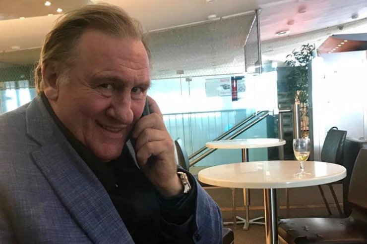 Jerar Depardenin 20-dən çox qadına zorakılıq etdiyi ortaya çıxdı 