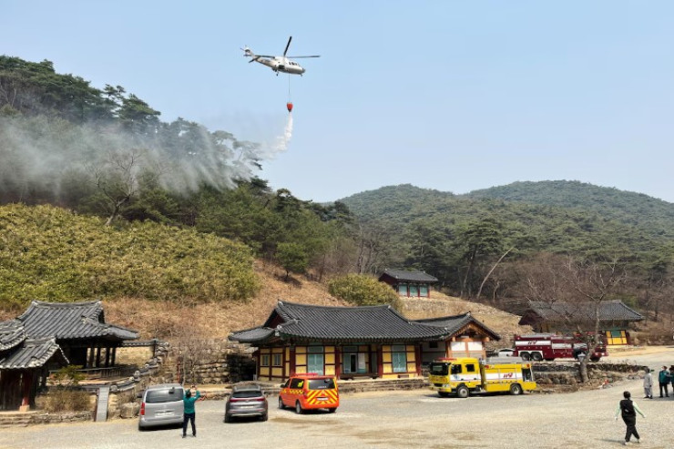 Yanğın söndürən helikopter qəzaya uğradı 