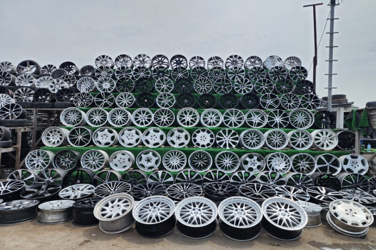 Bakıda bahalı  maşın diskləri  oğurlandı