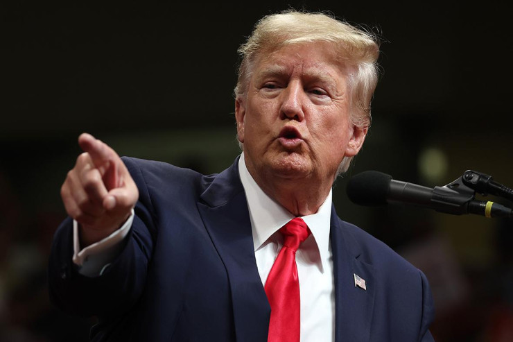 Tramp yüzlərlə işçini ixtisar etdi  