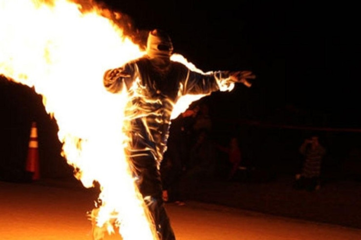 Tərtərdə DƏHŞƏT:  kişi özünü yandırdı