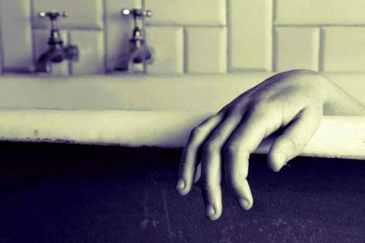 Bakıda kişi hamamda yıxılıb öldü 