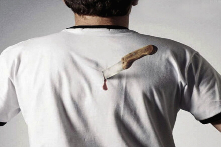 Yaxın günlərdə arxadan vurulacaqsınız:  3 BÜRCƏ xəbərdarlıq 