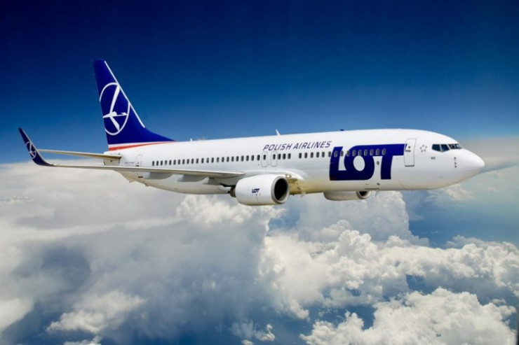 Bakıdan Polşaya uçan təyyarə təcili geri qayıtdı 