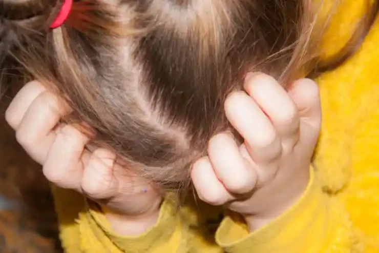 10 yaşlı oğlan 7 yaşlı qızı zorladı:  Videoya çəkdi