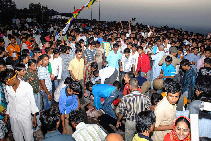 Hindistanda sıxlıq: 6 ölü, 30 yaralı var