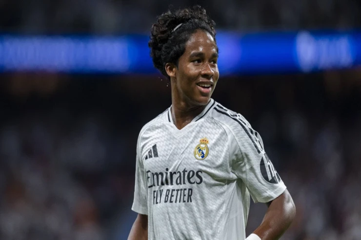 PSJ “Real”ın hücumçusu ilə maraqlanır 