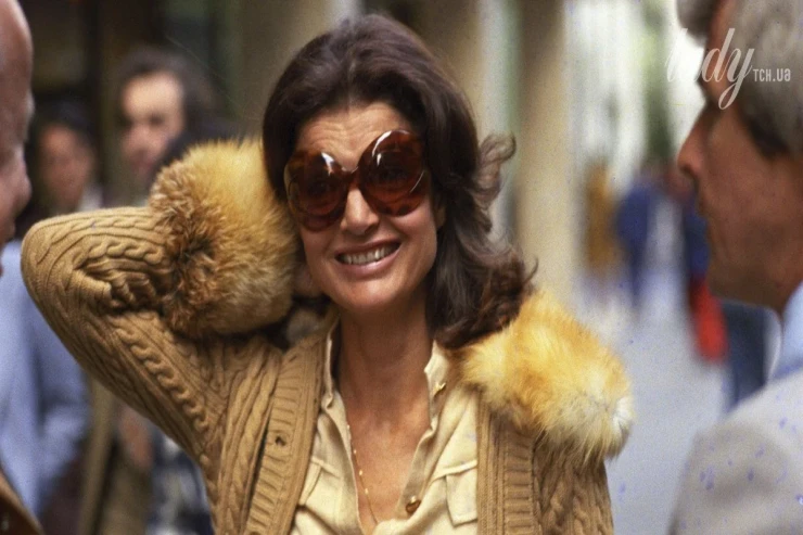 Jaklin Kennedi özünü paparassilərdən  necə qoruyub?