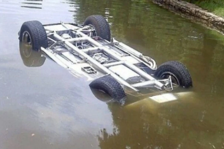 Kəlbəcərədə "Niva" çaya aşdı, sürücü yaralandı