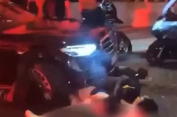 Parisdə maşın PSJ-nin qələbəsini qeyd edən azarkeşləri əzdi - VİDEO 