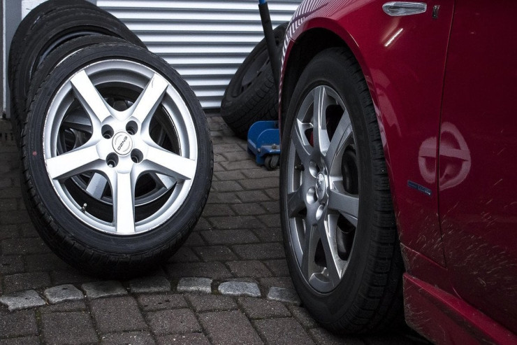 Nasos yoxdursa, təkəri necə doldurmaq olar?  - Sürücülərə faydalı məsləhətlər