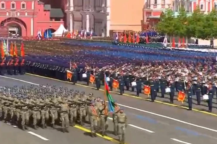 Azərbaycan hərbçiləri Qələbə günü paradında keçdi - VİDEO 