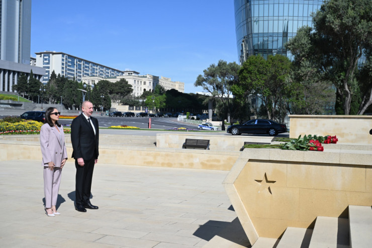 Prezident və xanımı İkinci Dünya Müharibəsində həlak olan azərbaycanlıların xatirəsini anıblar - YENİLƏNİB 