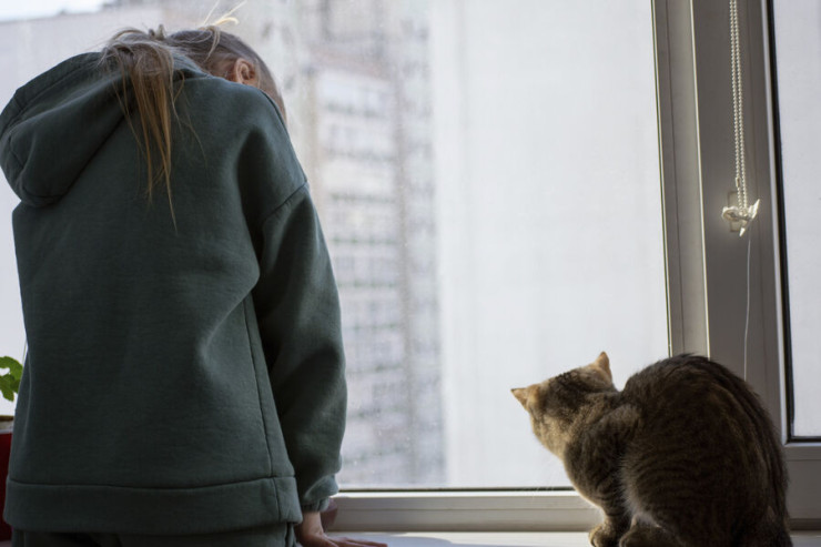 Yeddinci  mərtəbədən yıxılan qız sağ qaldı 