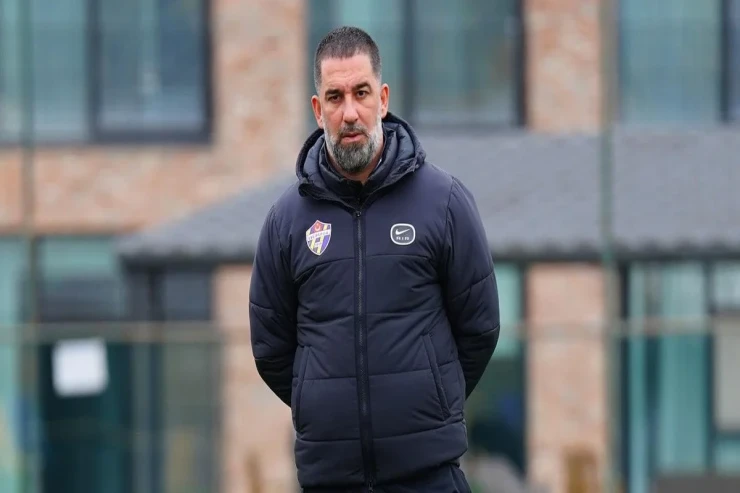 Bu klub Arda Turanı  baş məşqçi postuna çağırdı