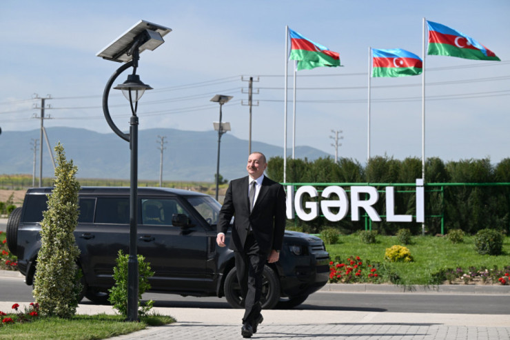 Ağdamın bu kəndinin sakinlərinə evlərinin açarları verildi - YENİLƏNİB 