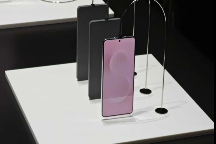 “Samsung”un rekord nazik smartfonu:  Mayın 13-də təqdimatı olacaq 