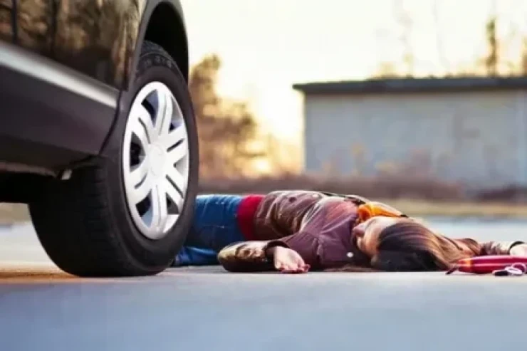 Gəncədə maşın 18 yaşlı qızı vurdu