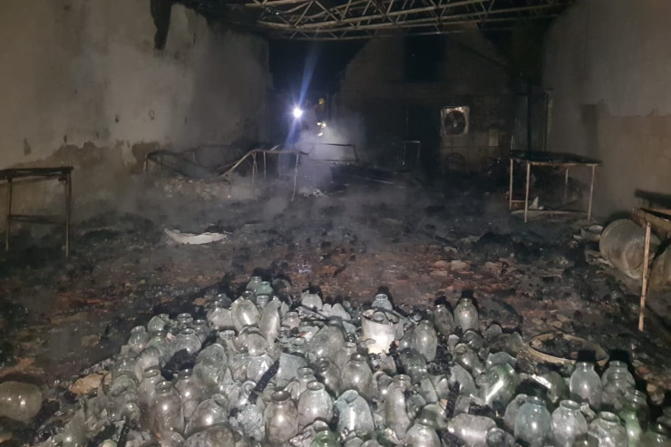 Göyçayda güclü yanğın  əmlak sahibinə ciddi ziyan vurdu