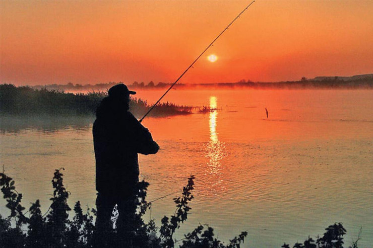 Xızıda balıq tutan kişini "TOK" VURDU 