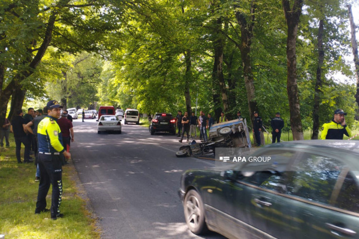 Oğuzda yük maşını motosikletlə toqquşdu: ölən var 