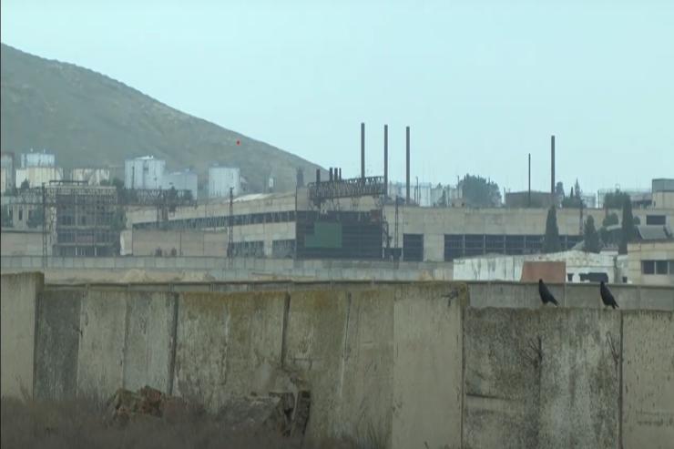 Şirvanda  istifadəsiz qalan zavodları   hissə-hissə söküb  OĞURLAYIRLAR   -  VİDEO 