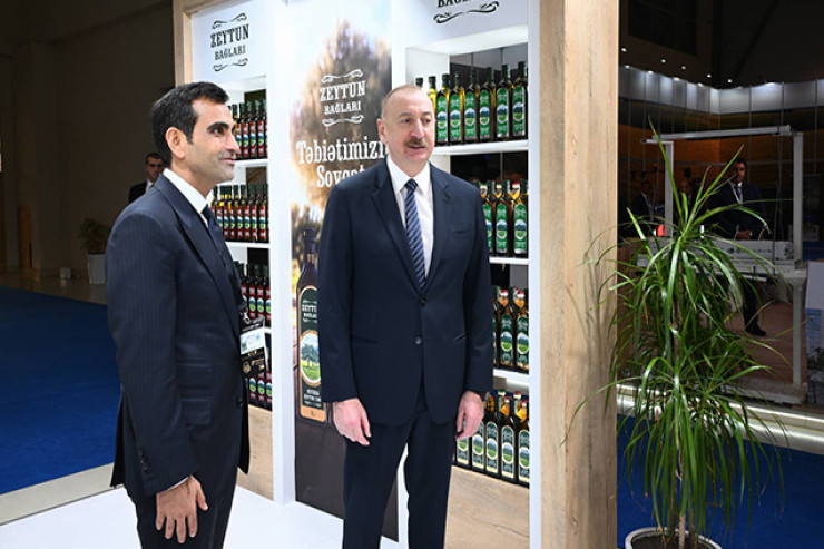 Prezident “Azərsun Holdinq” stendini ziyarət edib