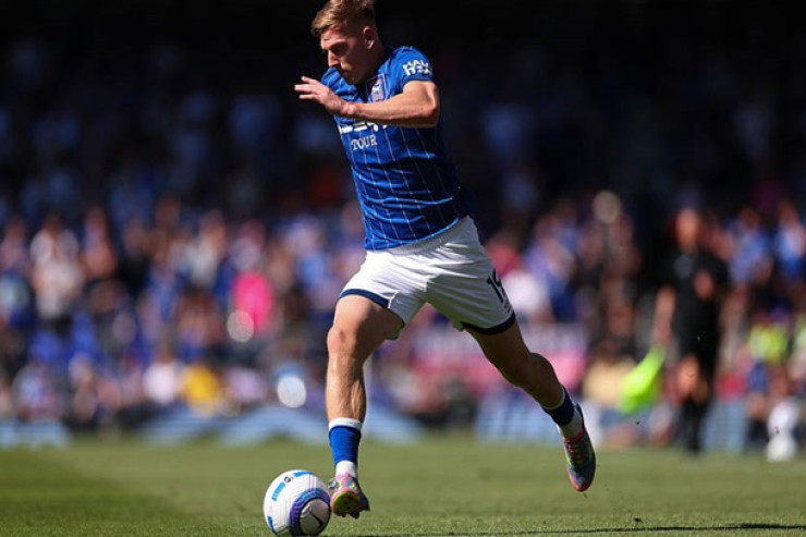 “Mançester Yunayted” ingiltərəli hücumçunu  almaq yarışında   birincidir