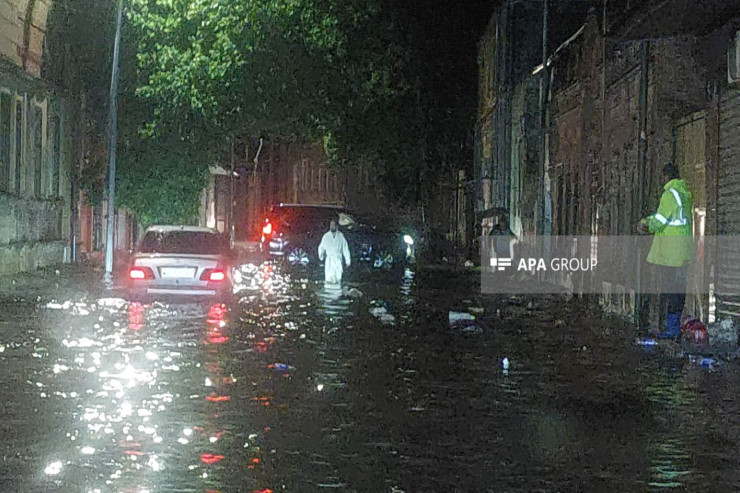 Gəncədə küçələri su basdı -VİDEO 