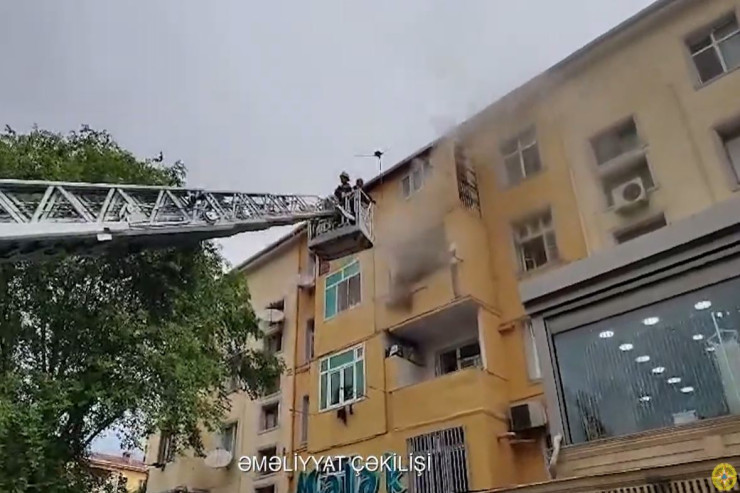 Sumqayıtda yaşayış binasında YANĞIN - VİDEO 