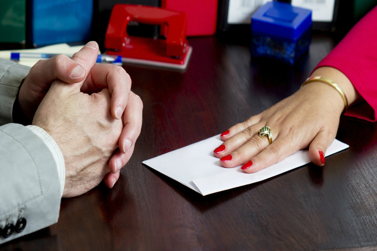 Daha bir məktəbdə RÜŞVƏT İDDİASI:  "Dərs saatları və attestatlar satılır"