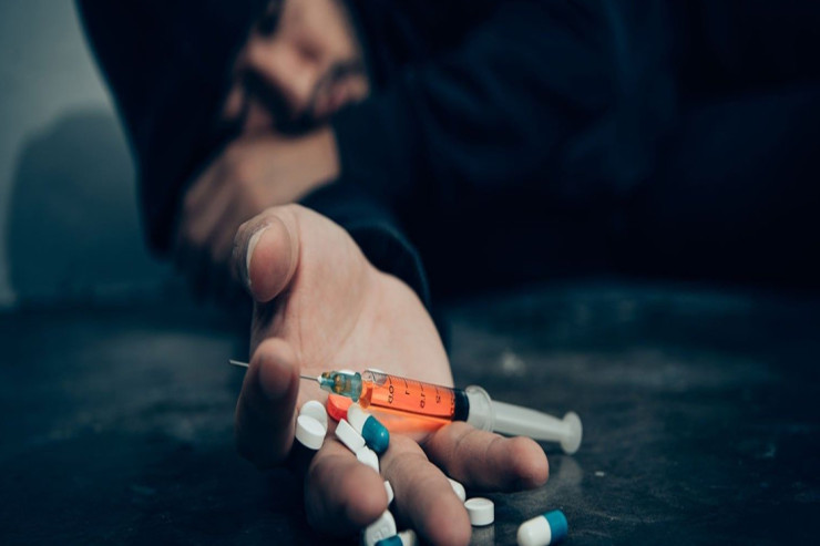 Abşeronda kişi yüksək dozalı  narkotikdən öldü