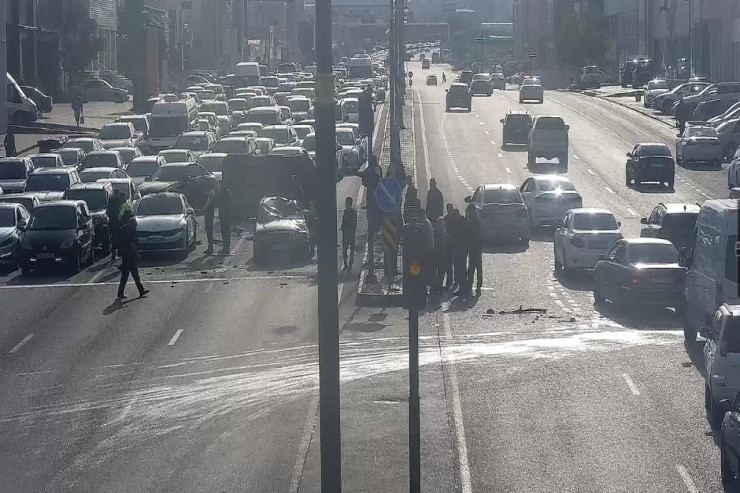 Bakıda qəza nəqliyyat sıxlığı  yaratdı